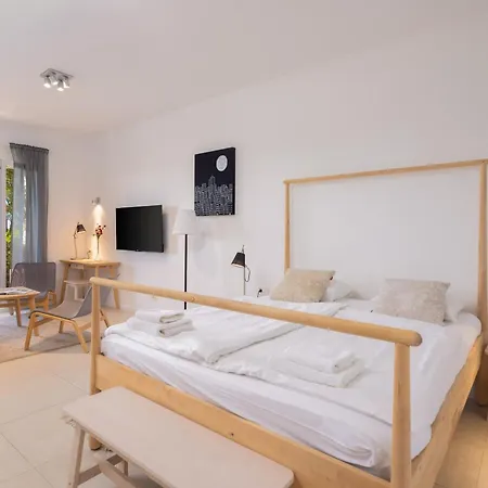 Apartman Jolara With Heated Pool Mimice